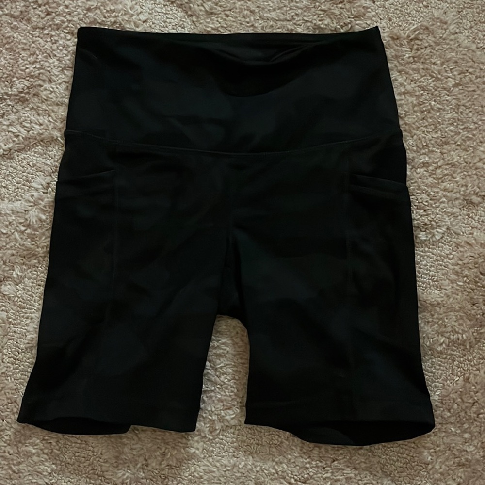 90 DEGREE by REFLEX Black camo biker shorts